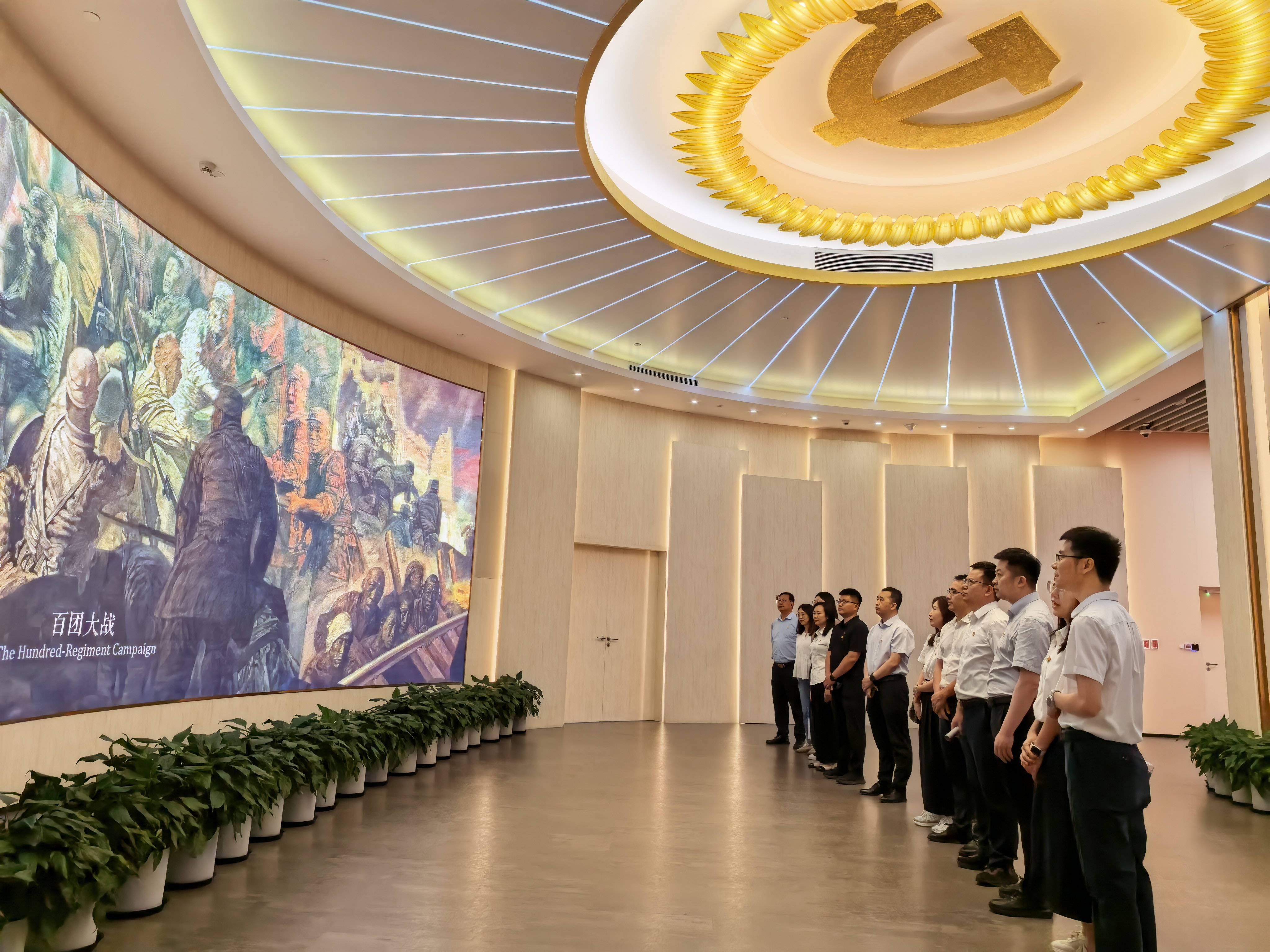与会成员单位代表赴中共一大会址参观1